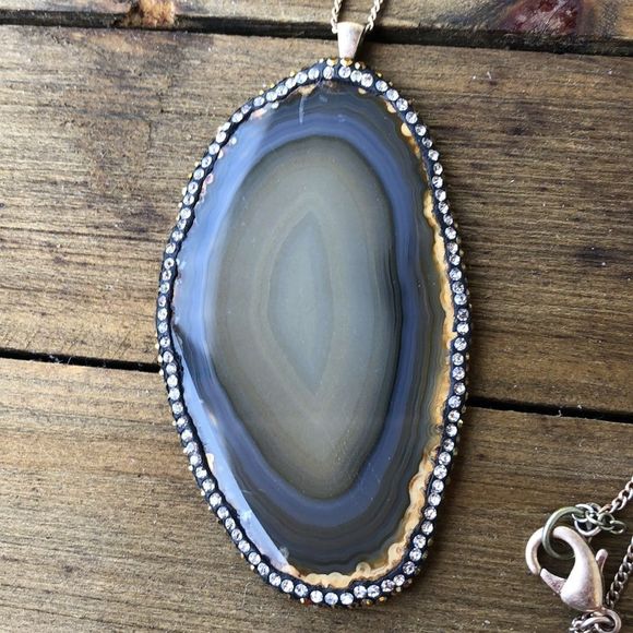 9- Polished Natural Geode Slice Pendant in Neutral Tones Crystal Surround! EUC - Picture 10 of 12